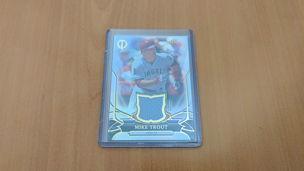 MLB's tweet photo. 200+ career homers. One sick card.

RT for a chance to win this @MikeTrout @Topps card. #MLBCards https://t.co/2EhuYuAESU
