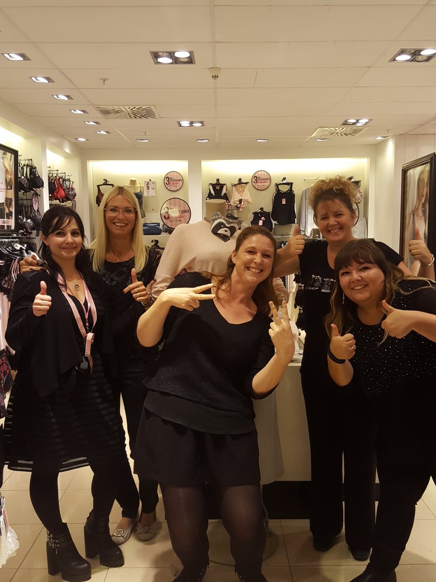 Tu n es pas ambassadrice si tu ne vas pas soutenir ton équipe pour finir la période 🎀🎀 #addictmyjob <a href="/S_Lalanne/">Stéphane Lalanne</a> <a href="/JVandergeeten/">Julie Vandergeeten</a> <a href="/04_Loulou/">Louise</a>