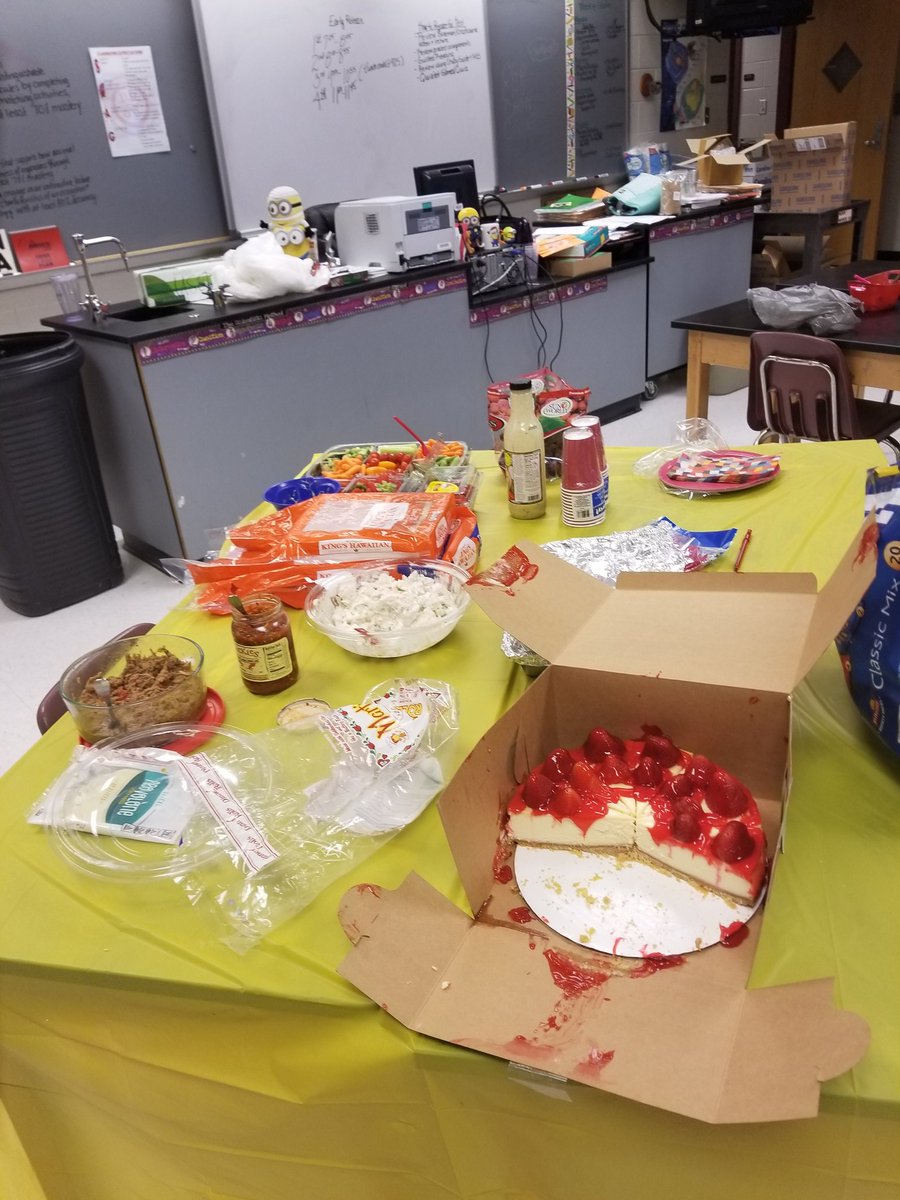 ICNHS_SCIENCE's tweet photo. Enjoying our PD POTLUCK during our virtual Science  PD .@PortsVASchools .@ICNorcomHigh .@PaulMWilsonJr .@mcromartieEdD .@ebracyPPS https://t.co/phGpiXpWc6