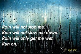 AllRunnersHere's tweet image. Do you wear a rain jacket when you marathon in the rain? or do you just 'suck it up' ? #AllRunnersHere