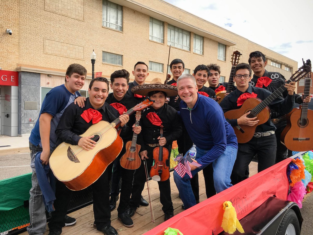 BrooksJimenez's tweet photo. We had a great time this morning at #FiestasOKC in Capitol Hill. #SouthOKC https://t.co/I8HafiYu1M