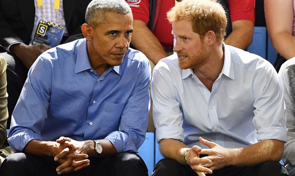 authorjanep's tweet photo. This pic makes my heart so happy. For a split second in time, all is good in the world. #ObamaInToronto #PrinceHarry #goodpeople https://t.co/QYpW3ZF0ig