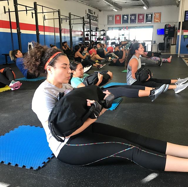 Cihenacho's tweet photo. What better way to start your weekend than with some abs and a great sweat!!! 😍😁 @carsonfitbody . . . . . #CarsonFitBody #motivation #Trainh https://t.co/lv8ddqBSmF