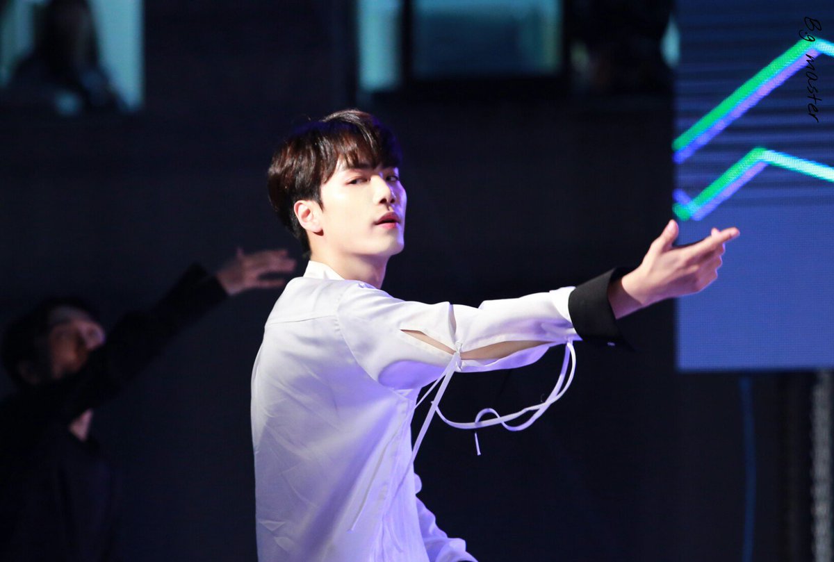 dms68621's tweet photo. 수원여대
#_김종현
#_JR
#_뉴이스트 https://t.co/EmanjLWdsS