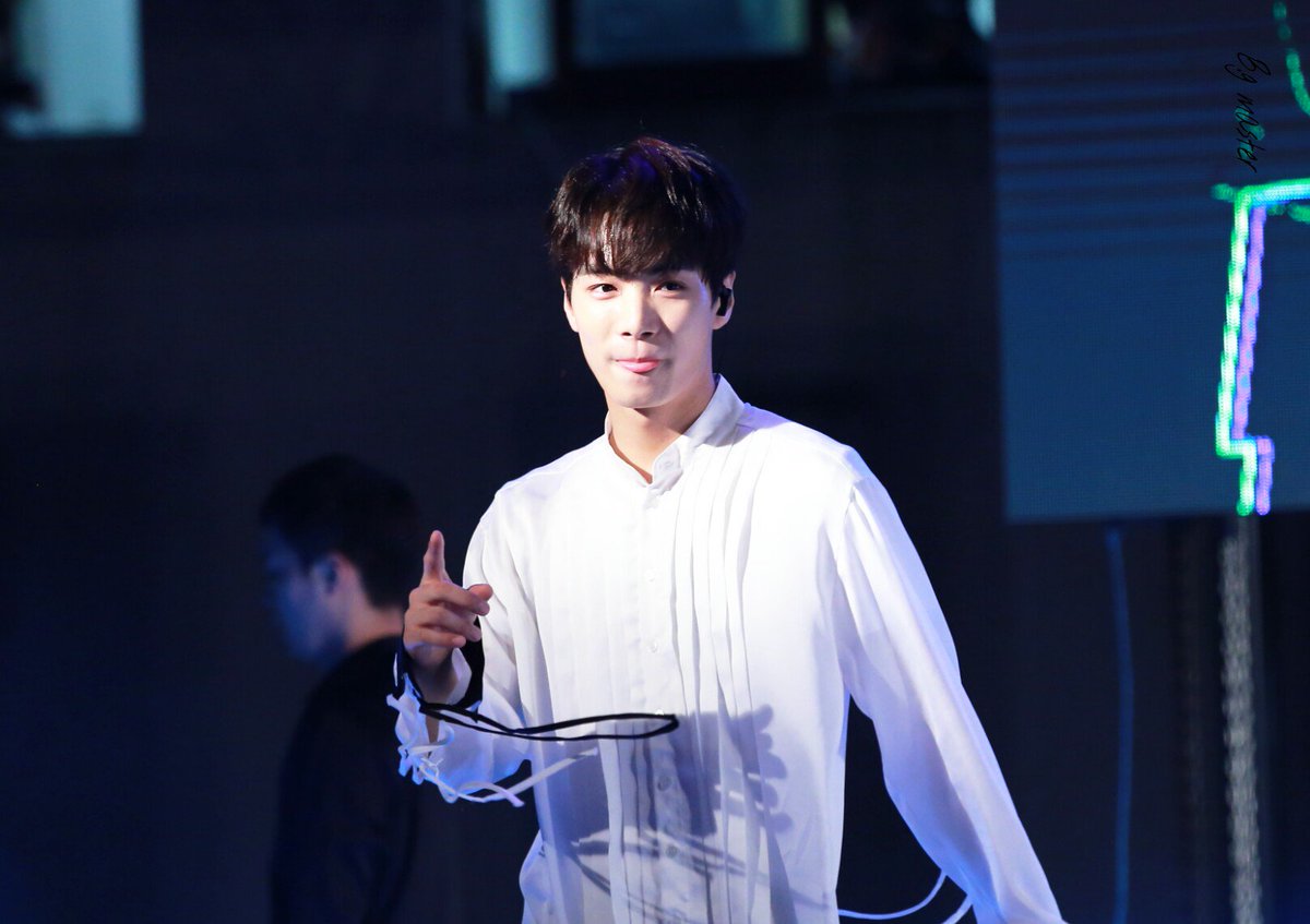 dms68621's tweet photo. 수원여대
#_김종현
#_JR
#_뉴이스트 https://t.co/EmanjLWdsS