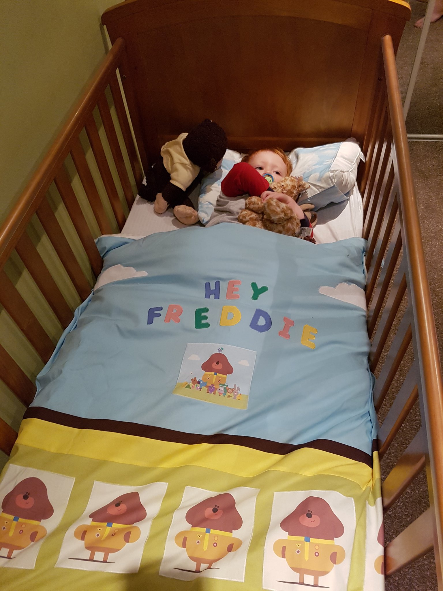 Hey duggee hotsell cot bed bedding