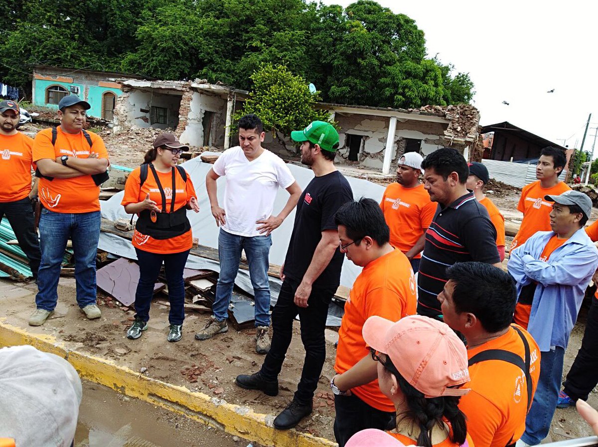 seamosheroeslat's tweet photo. En Ixtlaltepec, con U.Anáhuac Oax, Red Familia Oax, Rotary y familias de Salina Cruz.
#FuerzaMexico
@seamosheroeslat 
@EVerastegui https://t.co/7WWpkCqTwQ