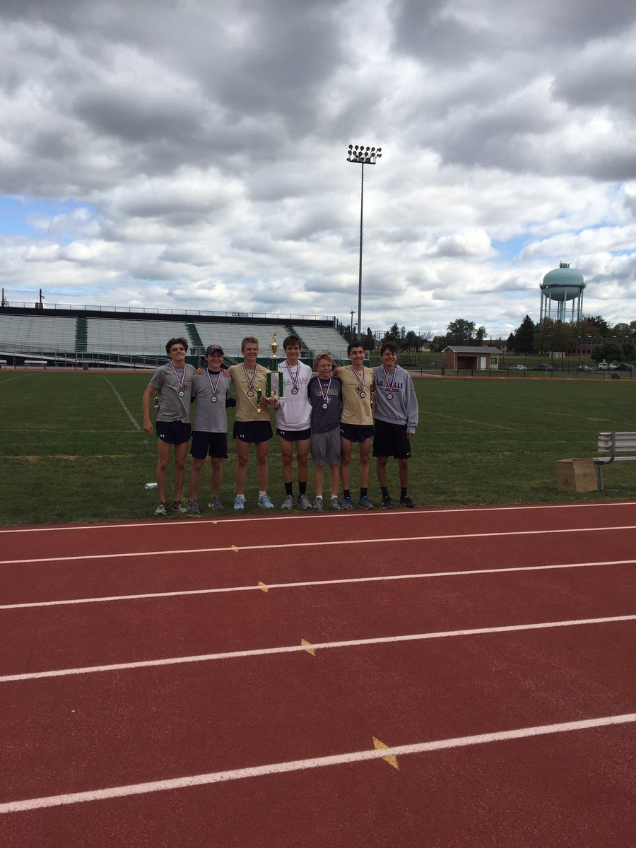 #LaSalleXC wins the Carlisle Meet of Champions 83-109 over CR North. Averaging 15:58. Evan Addison wins in 15:21! #HailLaSalle