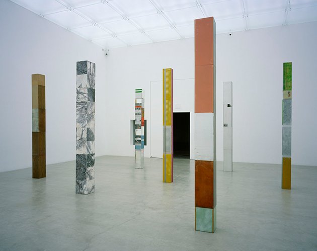 14.ドイツの現代美術家イザ・ゲンツケン（Isa Genzken）の彫刻作品の