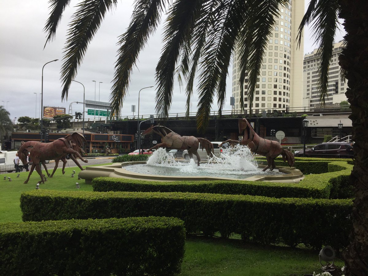 FrankTopcat's tweet photo. Hotel fountain with horses, Buenos Aires. https://t.co/XT761BMk0C