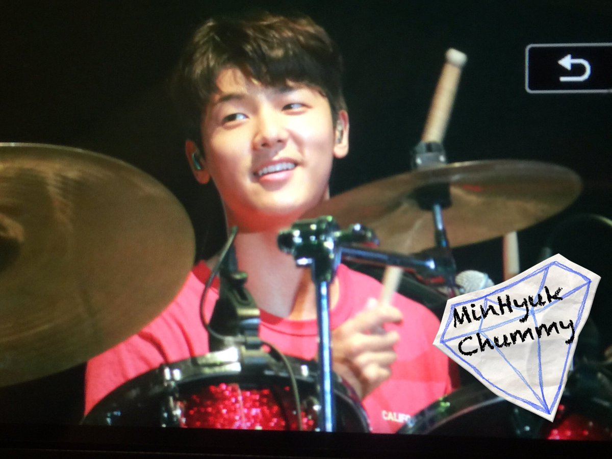 MinHyukChummy's tweet photo. 20170930 #CNBLUE #대만 #강민혁 @MR_KANGGUN preview 4 😋😋😌😌 https://t.co/eXguYiXHVx