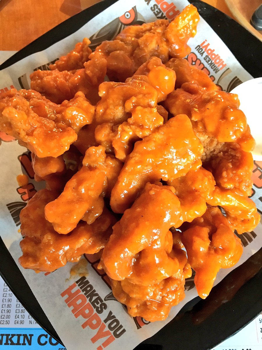 TheGaztronome's tweet photo. #hootersmakesyouhappy #certainlydoes #chicken #wings #hotsauce @Hootersnotts #nottingham #restaurant #yes #allkindsofyes https://t.co/mzMk55FeC0
