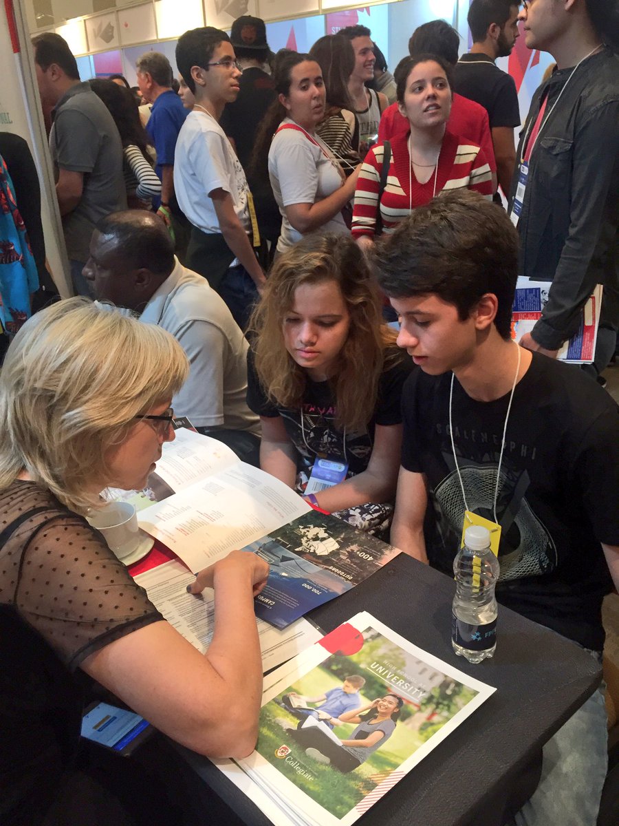 algrant614's tweet photo. Feira #EduCanada em BrasΓlia. University of Winnipeg booth crushed by potential students! #manitobarocks https://t.co/zLPEykvnJA