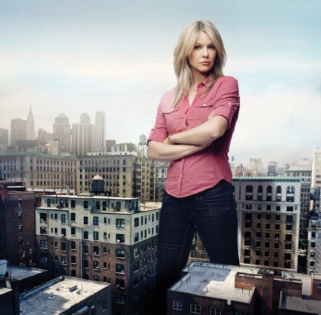    We wish a very happy birthday to the amazing Andrea Roth! ¡Feliz cumpleaños 