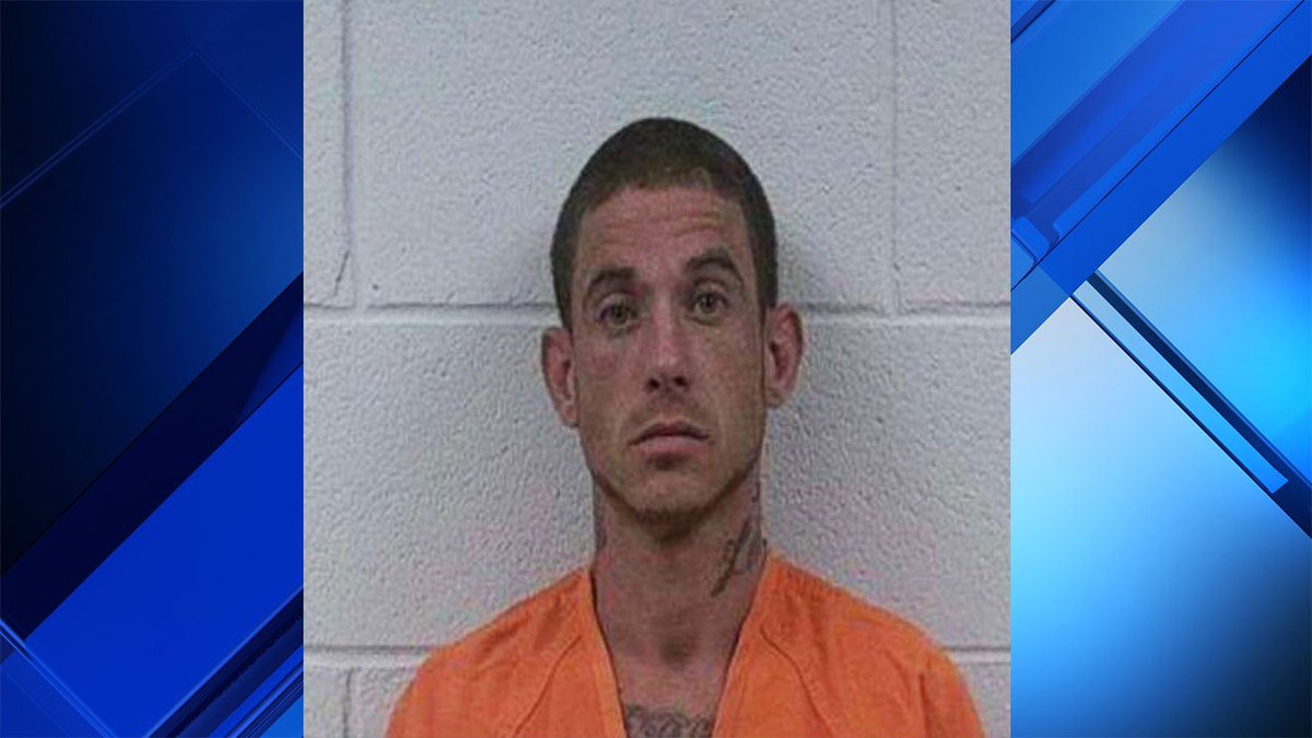 Man charged with killing police officer was naked when captured bit.ly/2xO61YO?utm_me… https://t.co/bx9TDCkZCI