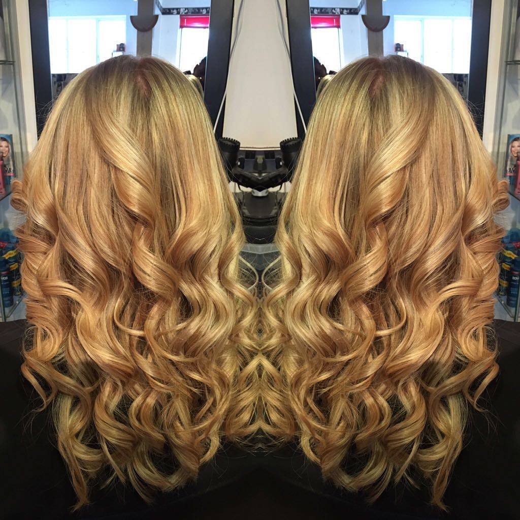 StoreyCharley's tweet photo. #GoldenHair #nomoreroots #blondehighlights #hairgoals #healthyhair #curlyhair #truecolours #emporiumm33 #tradersoutletsale #sale #manchester https://t.co/b1rbWEyOmw