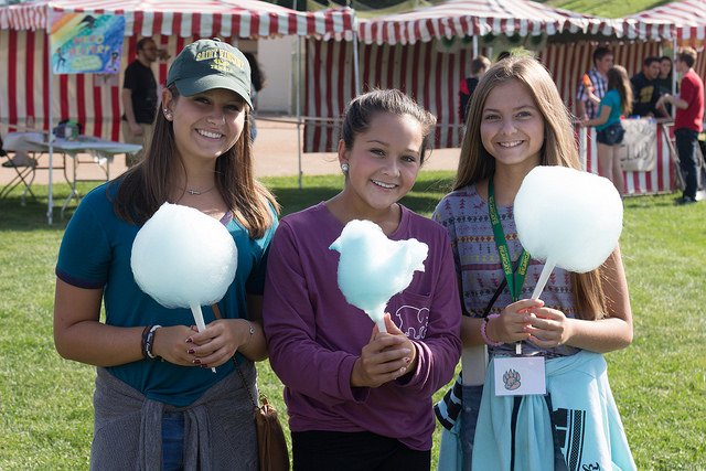 SVC__MADComm's tweet photo. Happy homecoming Bearcats! Come to our booth from 3:00 - 6:30 for some FREE cotton candy! #FreeIsKey https://t.co/0ut90Jma89