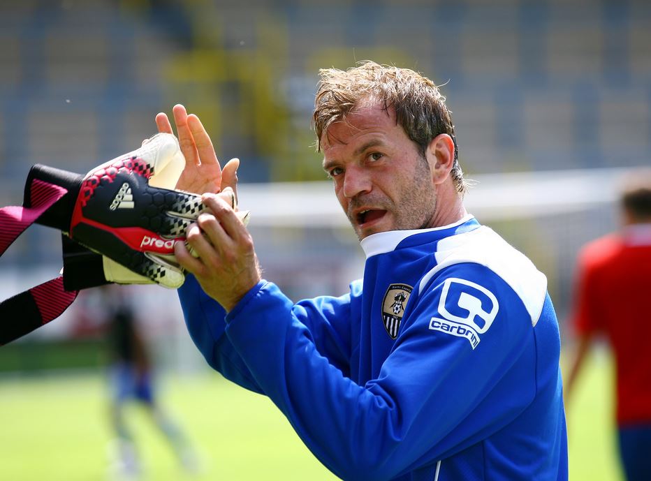 Happy birthday to former Notts County goalkeeper Roy Carroll, who turns 40 today! 