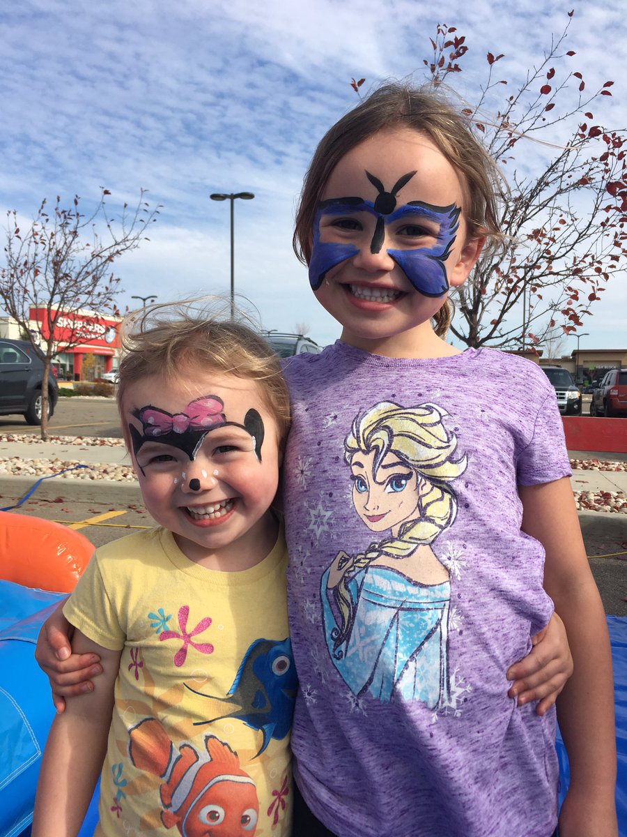 ActivePTWorks's tweet photo. Mackenzie's doing an incredible job of face painting the little ones. Free face paint &amp; henna until 2pm #fortsask #funinthefort https://t.co/ExP3T7Cdu6