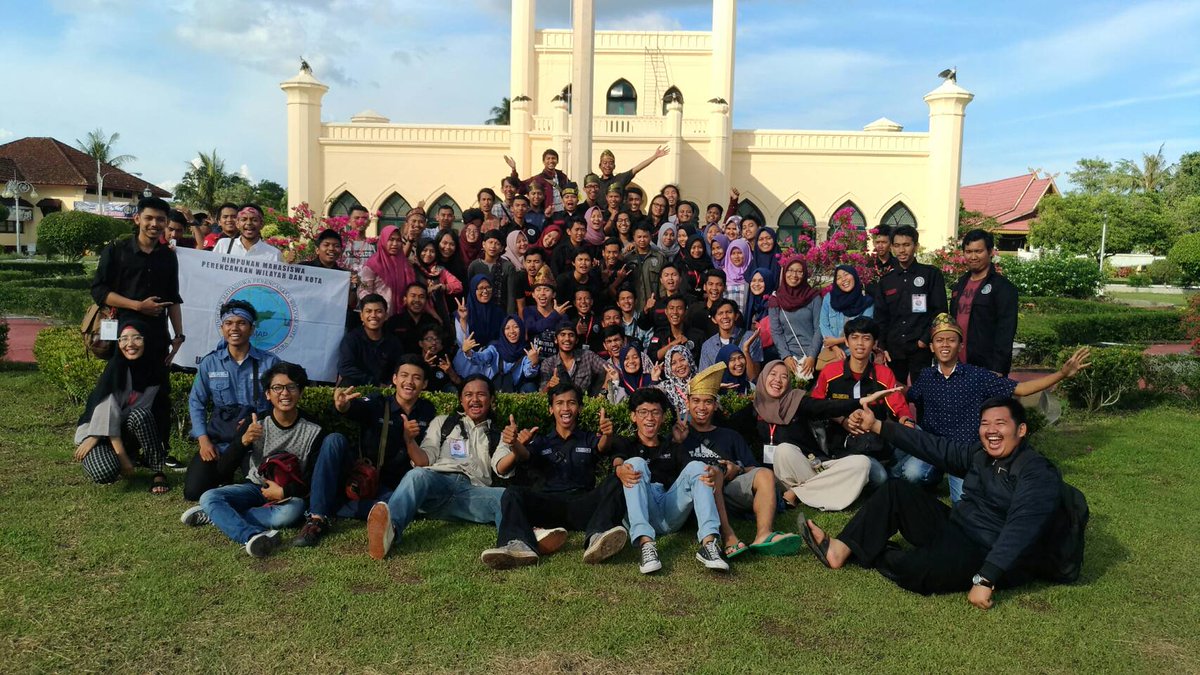 Inilah keseruan teman-teman <a href="/IMPINasional/">IMPI Nasional</a> saat field trip ke Istana Siak Riau ~