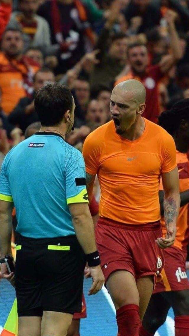 asigizrenklere's tweet photo. O kadar ! #Galatasaray #GSvKRB https://t.co/VujrLYrmCs