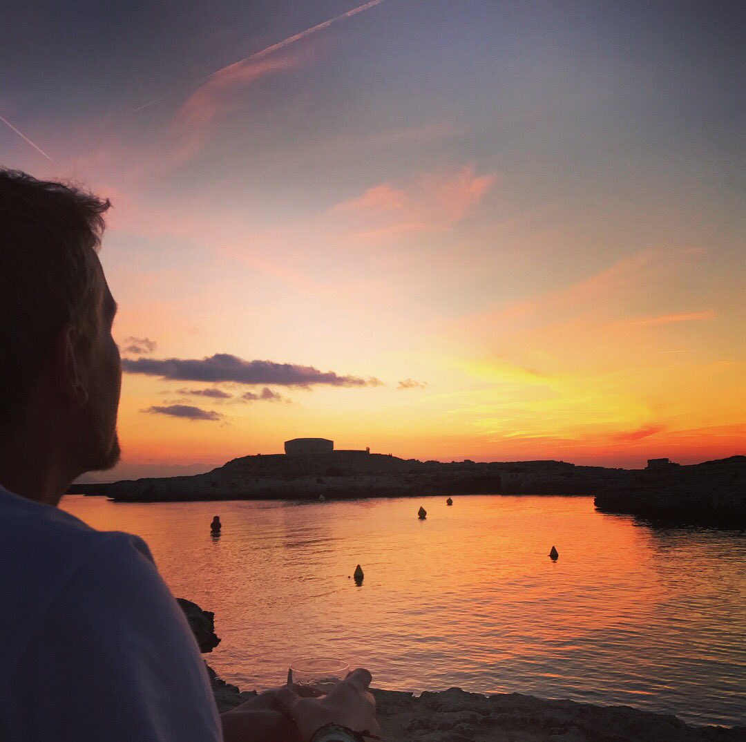 BornBackpacker's tweet photo. Menorca #sunset in September 😊 #menorca #ciutadella #travellers #enjoymenorca #menorcalove #sacaleta #bornbackpacker https://t.co/dARlVGXSCp