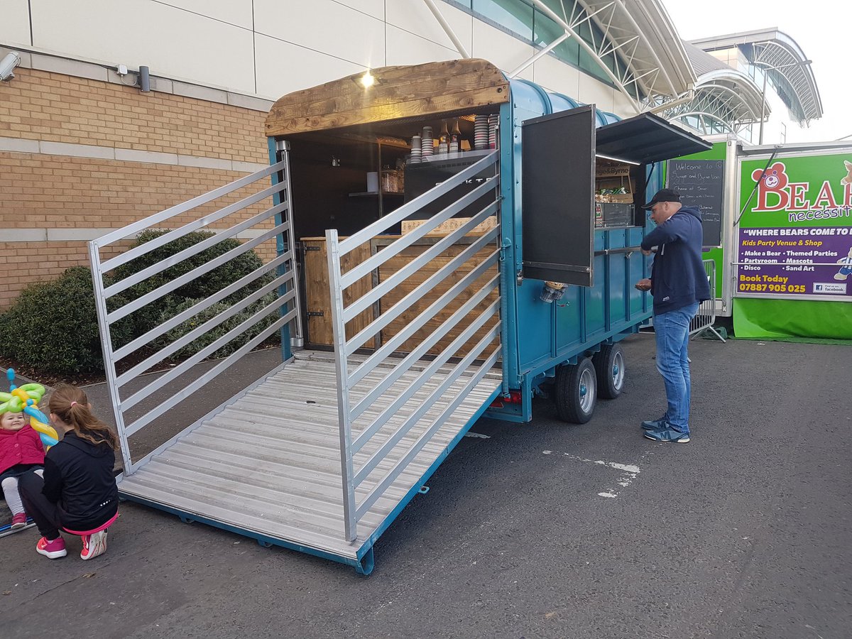 RusticSoul2's tweet image. Checking out #cityofmerchants festival tonight in #newry and the "big boy" is fully stocked uo with coffee and treats.