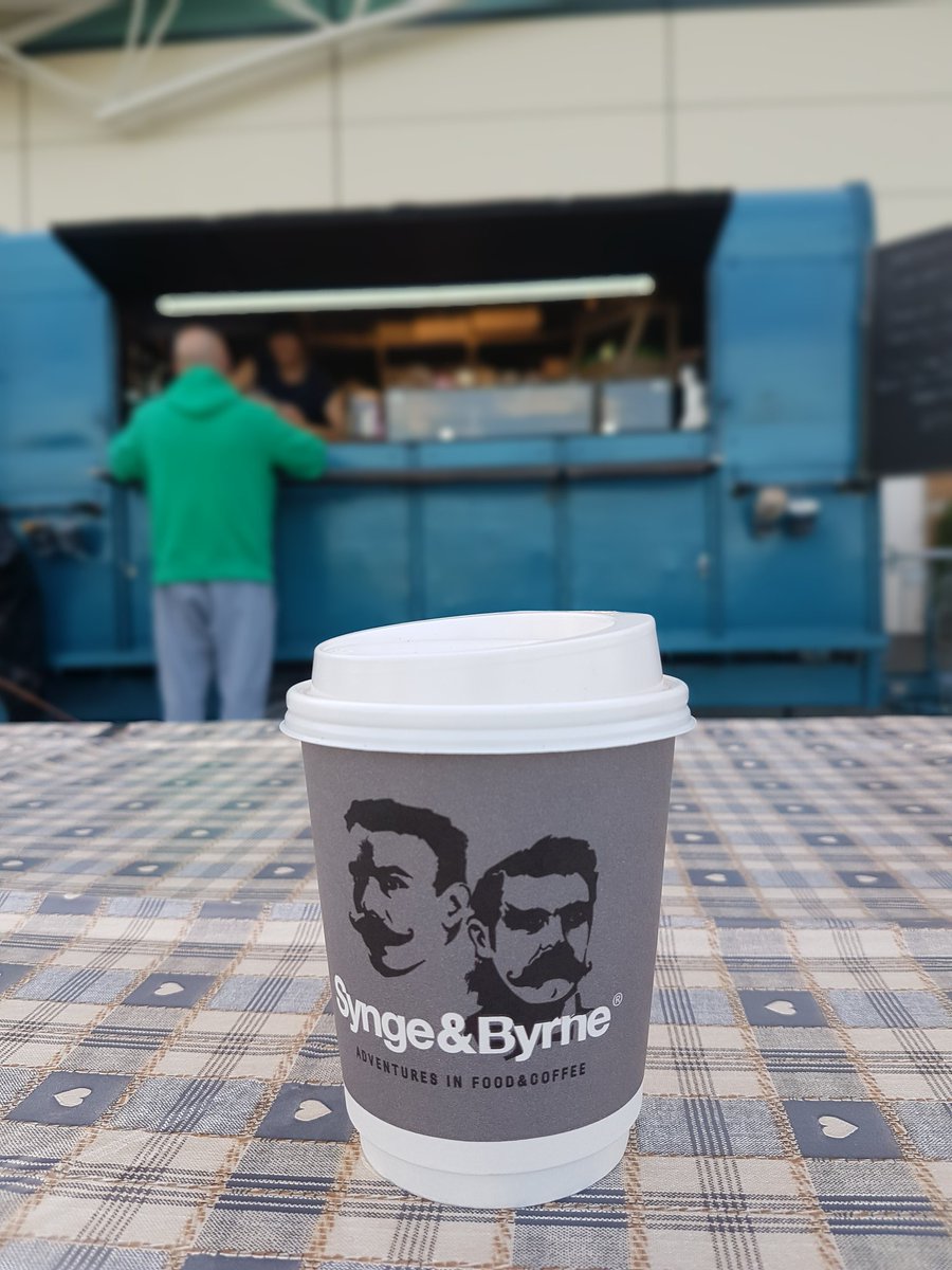 RusticSoul2's tweet image. Checking out #cityofmerchants festival tonight in #newry and the "big boy" is fully stocked uo with coffee and treats.