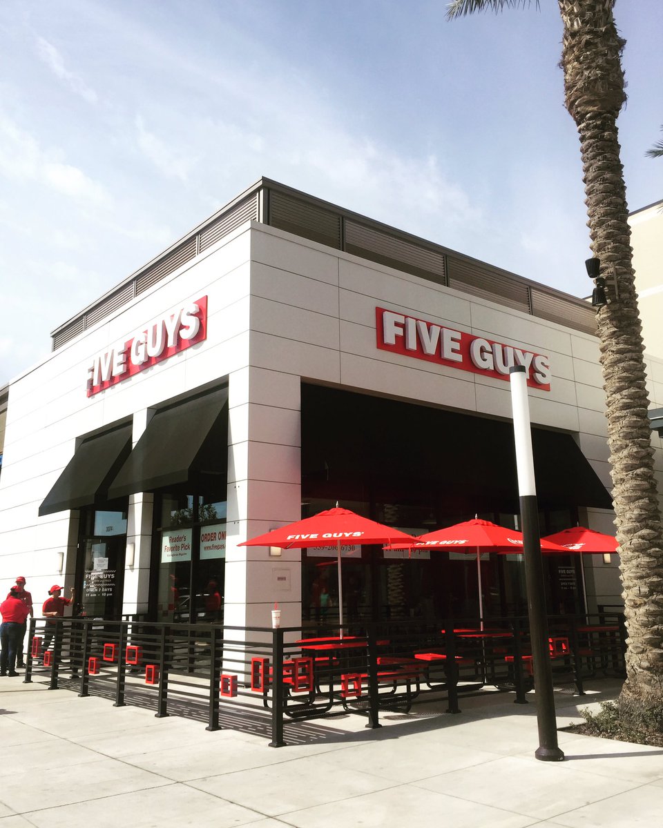 CampusPointe559's tweet photo. #fiveguys NOW OPEN at #TheSquare! @Fresno_State https://t.co/STVqrKMjui