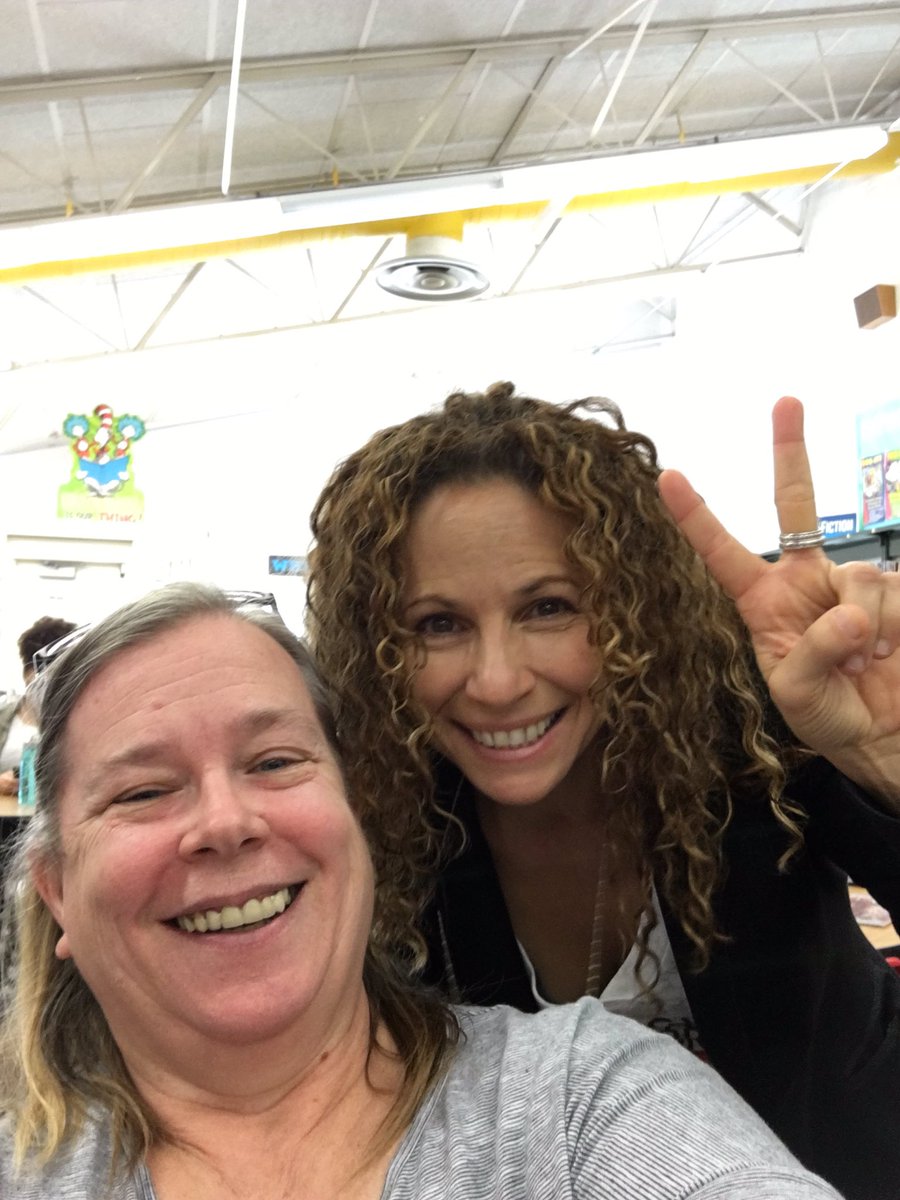 JBCaryLibrary's tweet image. #meredithSLynn rocking #writebrain workshop for 21 century learners!