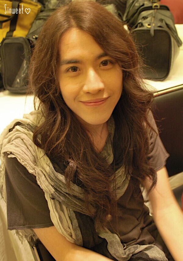 sinweet's tweet image. Happy birthday 🎂🎂🎂 @sinsingular 😊❤️🎉🎈