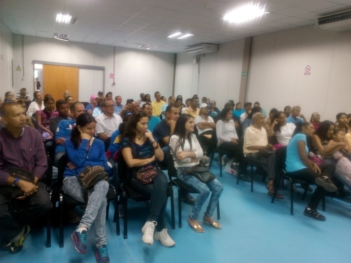 Las PCD Auditivas de #Falcón están decididas a continuar el legado del Comandante Chávez <a href="/sramirez_fp/">Soraida Ramirez</a> <a href="/Cestari_GDC/">Carolina Cestari</a> <a href="/ErikaPSUV/">Erika Farías Peña</a>