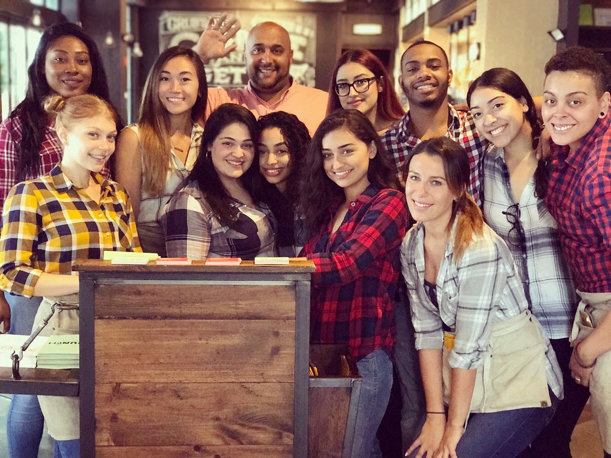 southern_kin's tweet photo. We are eager to serve you! Come and get that #mightygoodeatin right here @AtAssemblyRow #southernkincookhouse #ourhouseisyourhouse #foodies https://t.co/5eWpPgIUSd