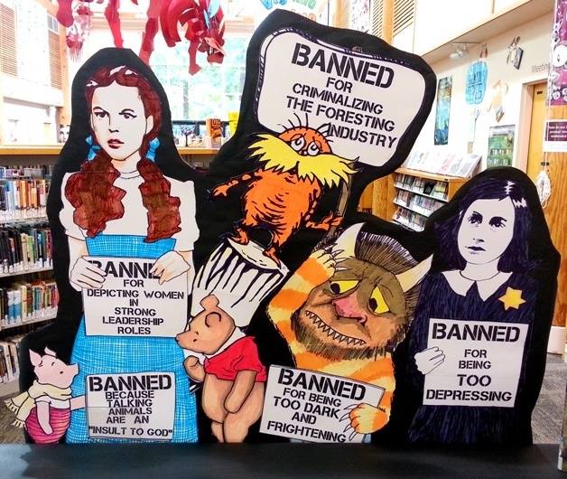 amightygirl's tweet photo. We love this library display for #BannedBooksWeek. You'd be amazed which titles draw challenges/bans - and why. https://t.co/foB5mt8KFZ https://t.co/Gmm20jRcgt