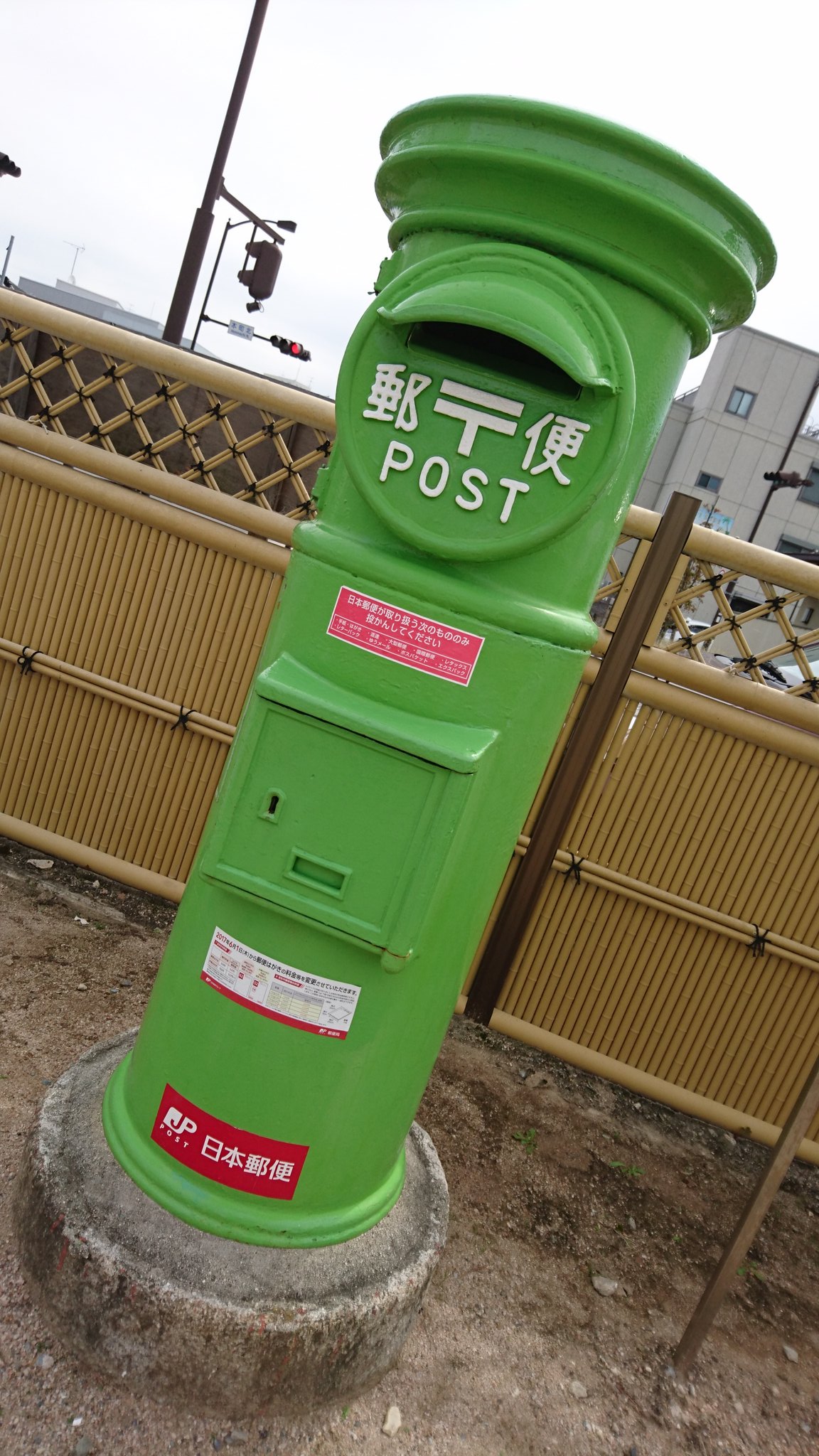 Kaz 自己主張の強い ポスト と水道 ポストは全国で唯一だとか 決してイタズラで こうなったわけではありません ちなみに 水道から抹茶は出ませんので 悪しからず 西尾市 抹茶 井桁屋公園 ポスト 水道 面白いポスト ご当地ポスト T