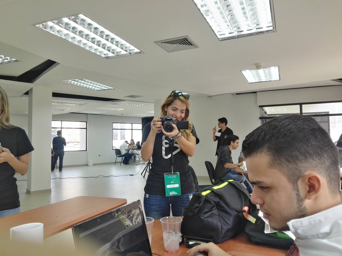 DrKiss__'s tweet photo. Networkers #StartUpWeekendMcbo @MaracaiboveSW https://t.co/cfN3hT9NSF