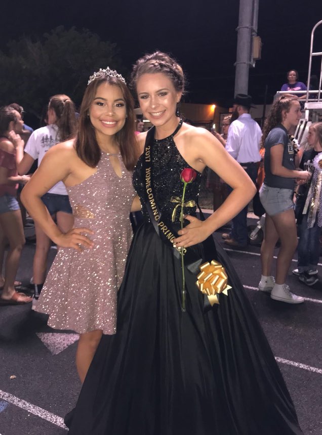 abbycb21's tweet image. LOOK HOW CUTE MY FRIENDS ARE !! #SeniorHoCo