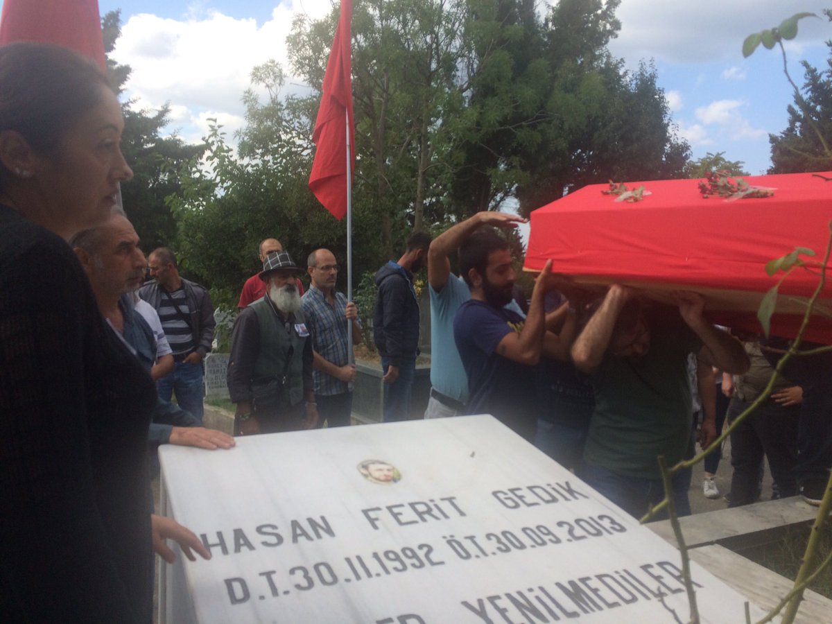 GeziSehitveGazi's tweet photo. Mustafa dedeyi önce torununa götürdük.
#HasanFeritGedik 
#MustafaMeray https://t.co/0oTD3BdpOy