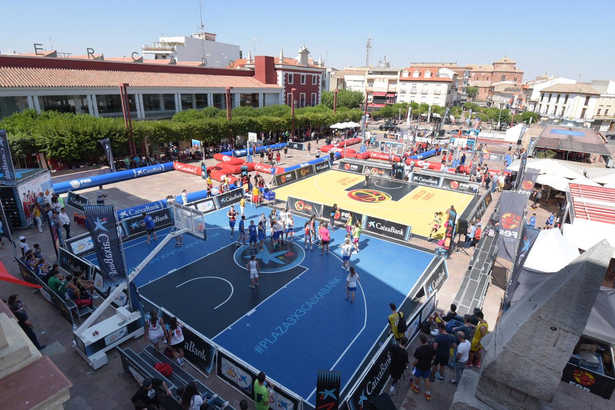 CaixaBank tweet media