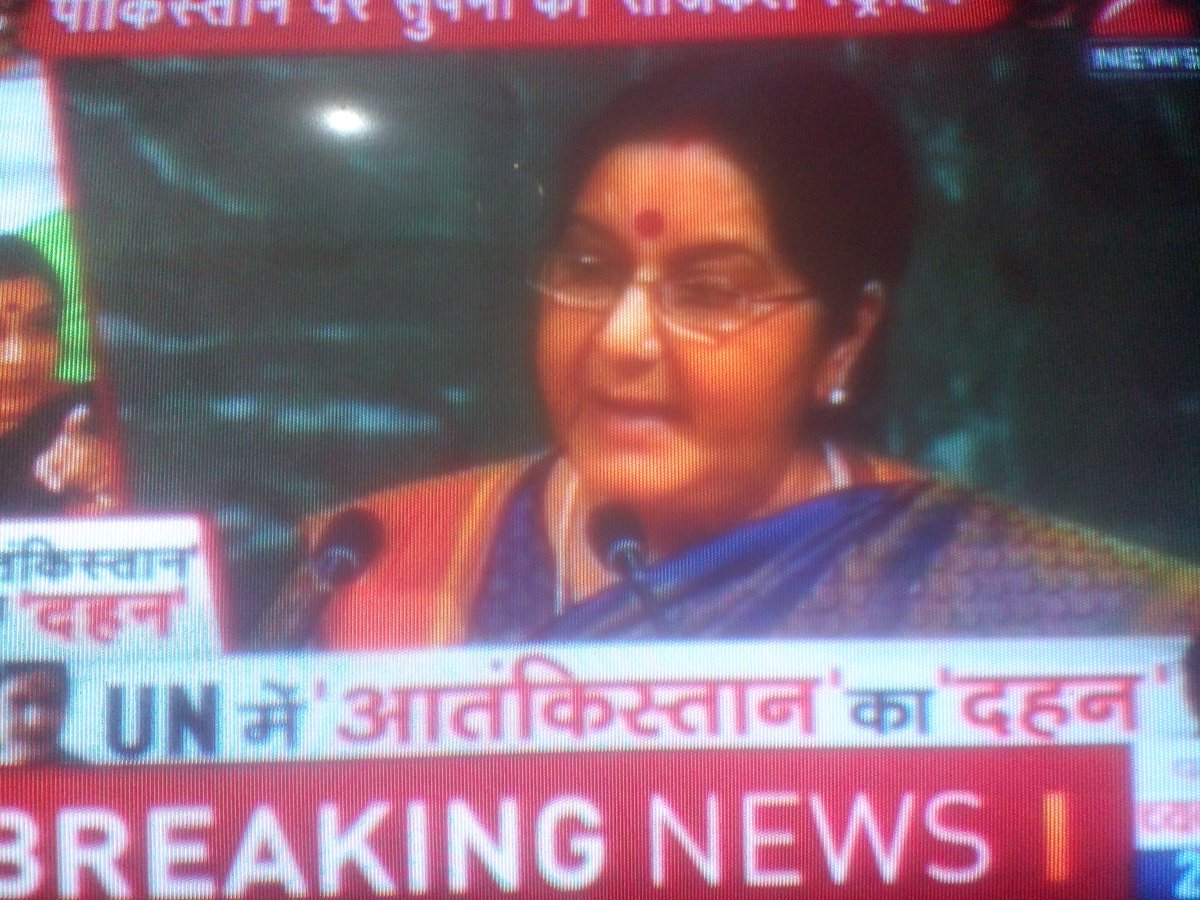 Prabeenkumar7's tweet photo. इतना सुनके के बात पाकिस्तान को डुबके मारजाना चाहिए...salute Shushma ji... https://t.co/M1bhD3lMlG
