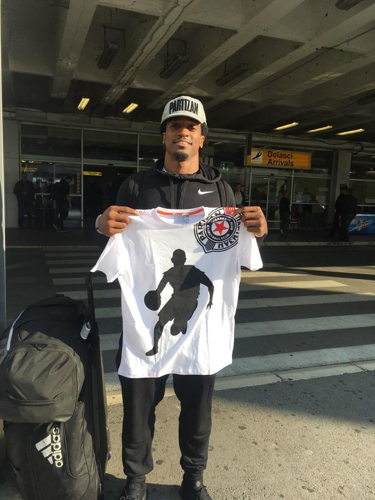 DKa6vdUXcAAfDDn.jpg:large