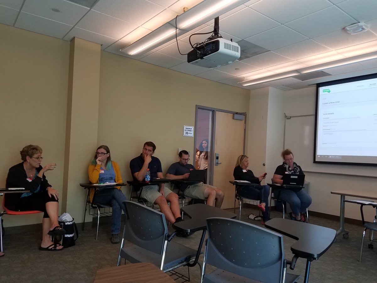carmelitagraham's tweet photo. #EdcampSoJersey @kerszi helping to facilitate Flipgrid session. Great tool for reflection and student voice. https://t.co/ypwnAfwfwS