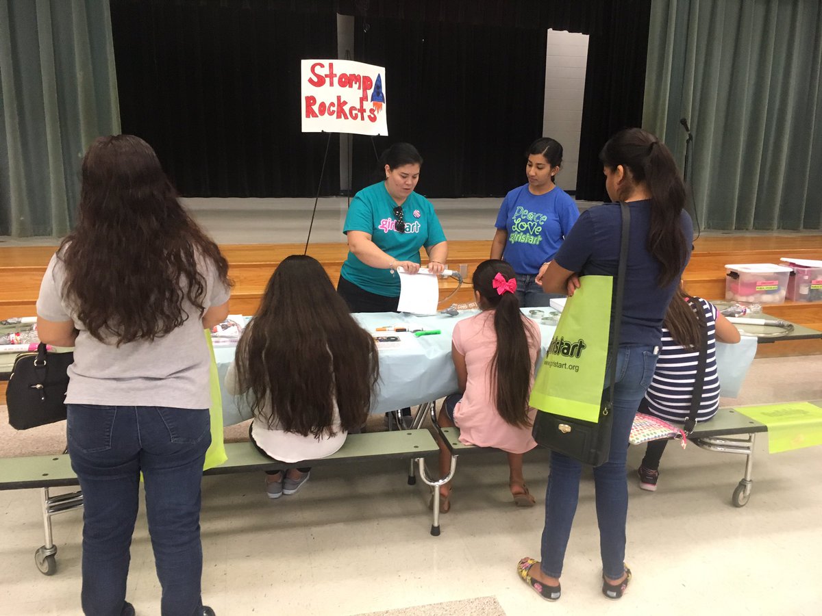 AliefScience's tweet image. @girlstart #STEMExtravaganza @YgbInt families are learning a lot about gravity, moon phases and rockets