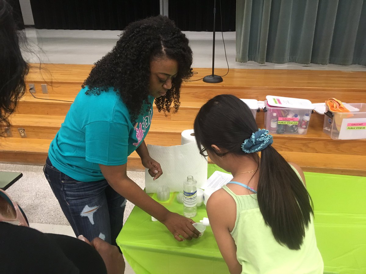 AliefScience's tweet image. @girlstart #STEMExtravaganza @YgbInt families are learning a lot about gravity, moon phases and rockets