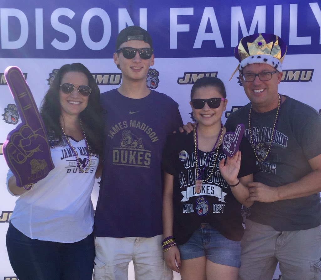 ManningTechTalk's tweet photo. So much fun @JMU!  Go, Dukes! 💜💛🐶 #jmu2021 @sgajmu21 @JMUParents #JMUFamilyWeekend https://t.co/yP6syrNSIl