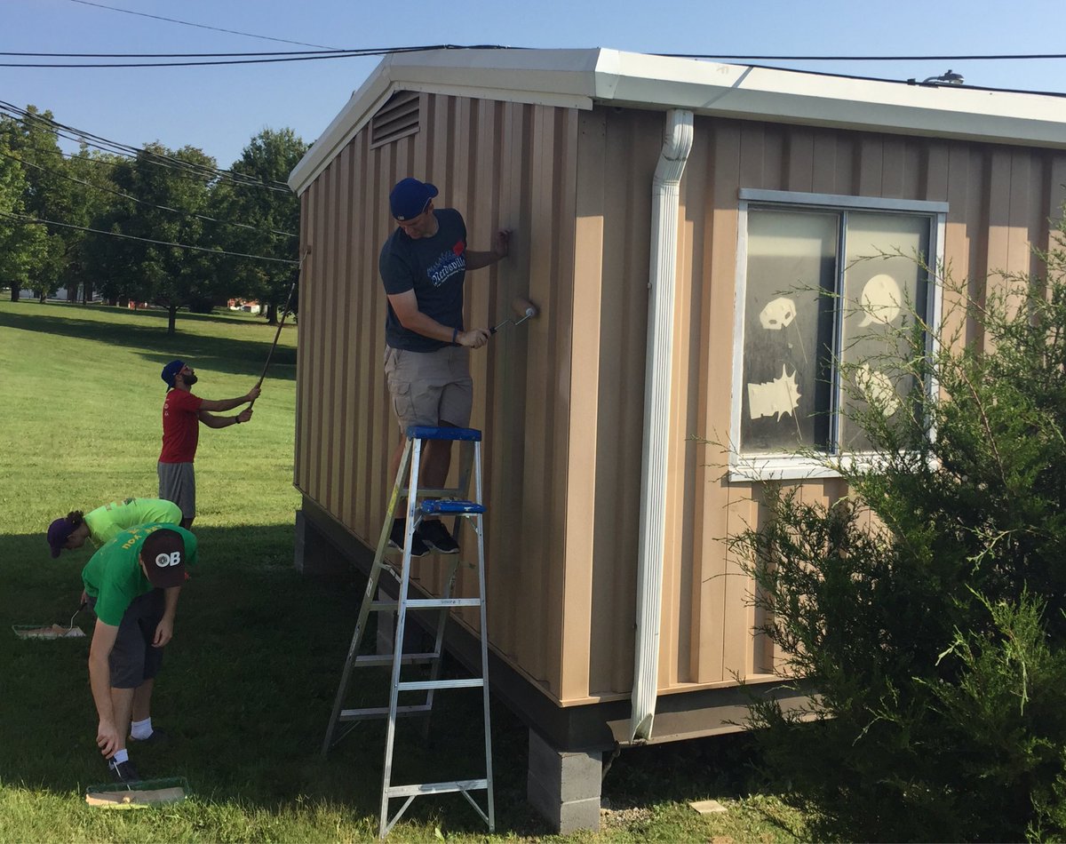 rondoyle25's tweet photo. Helping our local schools today with #HONday &amp; lots of Nashville volunteers at Bellshire Design School 37207 @BankofAmerica #BofAVolunteers https://t.co/NknCy5ze33