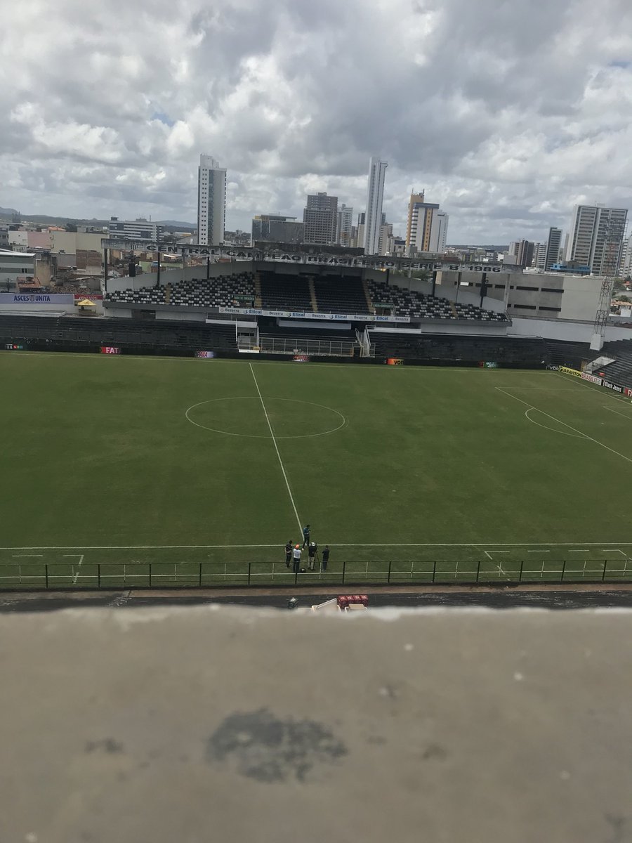 1AllanPereira's tweet photo. Já no Luiz José de Lacerda. Como diria o outro: um sol para cada. 16h30 têm Náutico x Inter. #boratimbu @TransaEsportes https://t.co/r0cq1sztEd