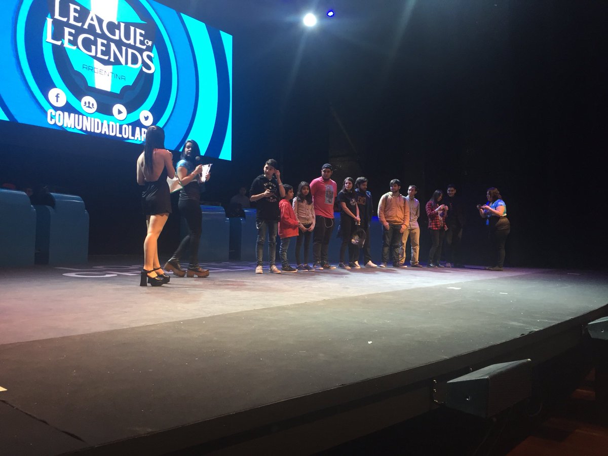 LogitechGC's tweet photo. Arrancamos con la jornada junto a @comunidadlolarg y la trivia Estelar #LGC2k17 https://t.co/Ob8ysGCuvu