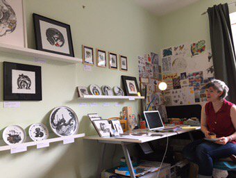 nickhirst's tweet photo. . @KatFlint eating cupcakes and selling pictures https://t.co/0LnN8h14ZS