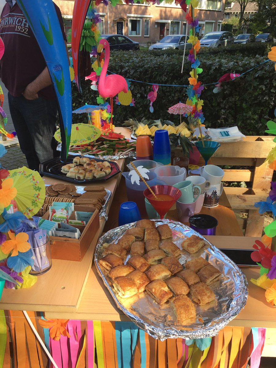 UwWijkmanager's tweet photo. Het is gezellig op Burendag in Etten-Leur. Kom je ook nog langs? #burendagel https://t.co/7WgvFjARPM